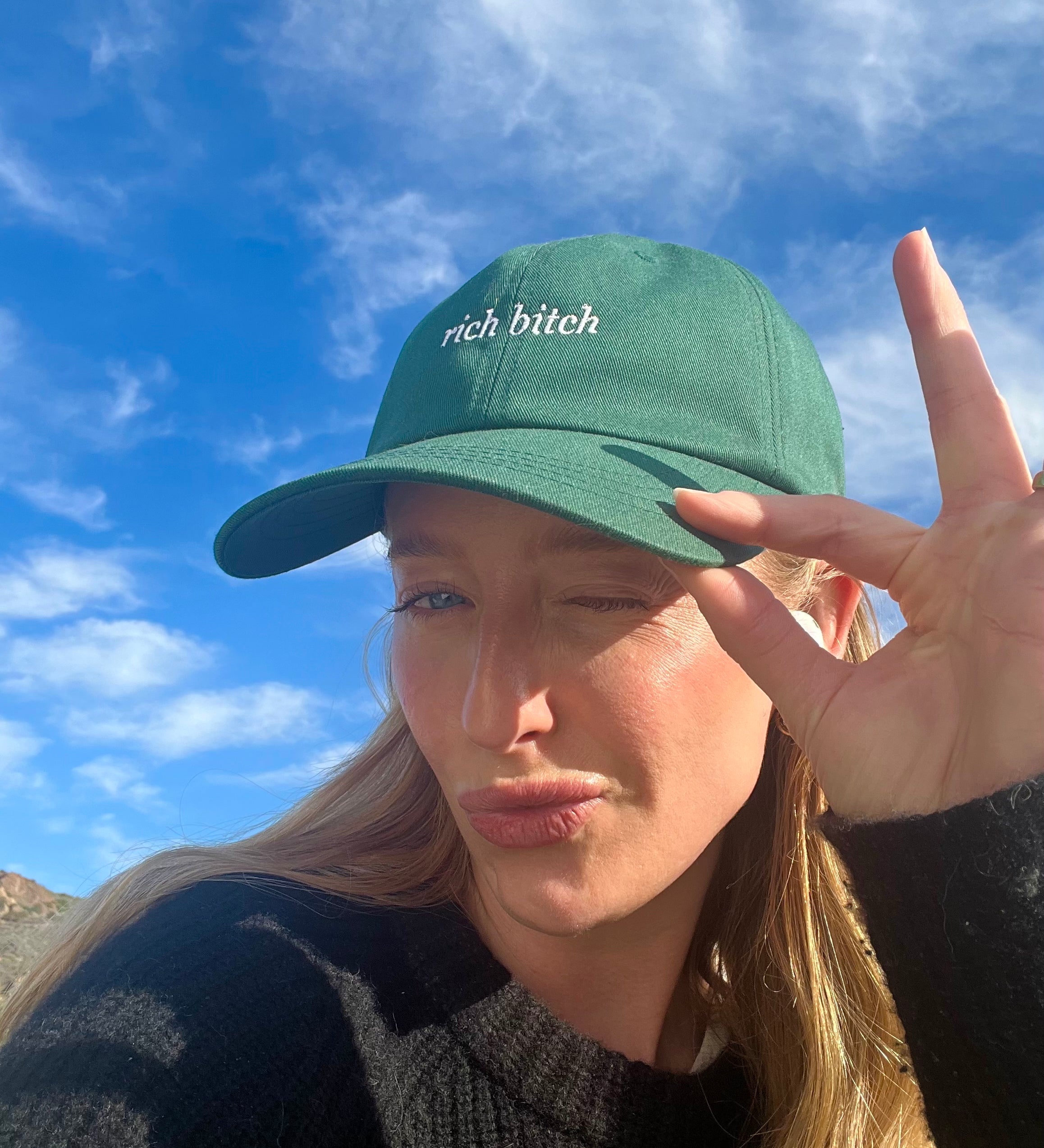 rich_bithc_hat_on_cambria.jpg